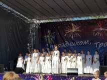 2018.05.26.-Mladshij-hor-Radost-hor-Notki.-Solistki-Kopylova-Marija-Krasnogorova-Olesja.-D.-Kabalevskij.-Nash-kraj.-Den-goroda-Troicka.