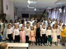 2019.12.29.2.-Svodnyj-hor-O.V.-Sopkinoj.-Vedushhie-Borisov-Anton-Edakina-Anna.-Novogodnij-koncert.